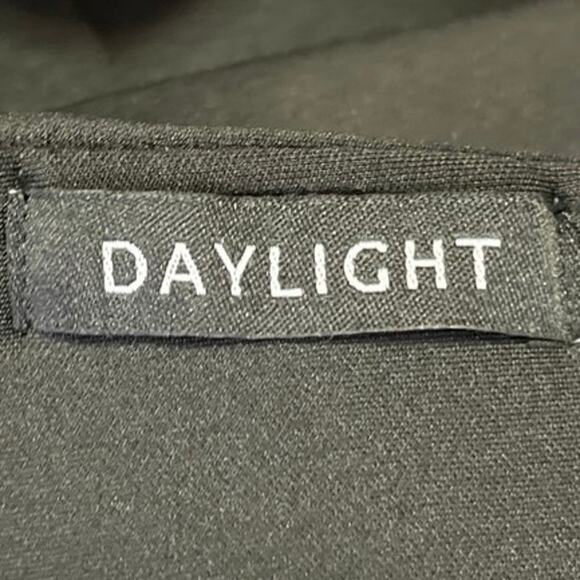 Daylight Black Tiered Ruffle Short Sleeve Deep V-Neck Mini Sheath Dress Size 2X - Picture 5 of 6